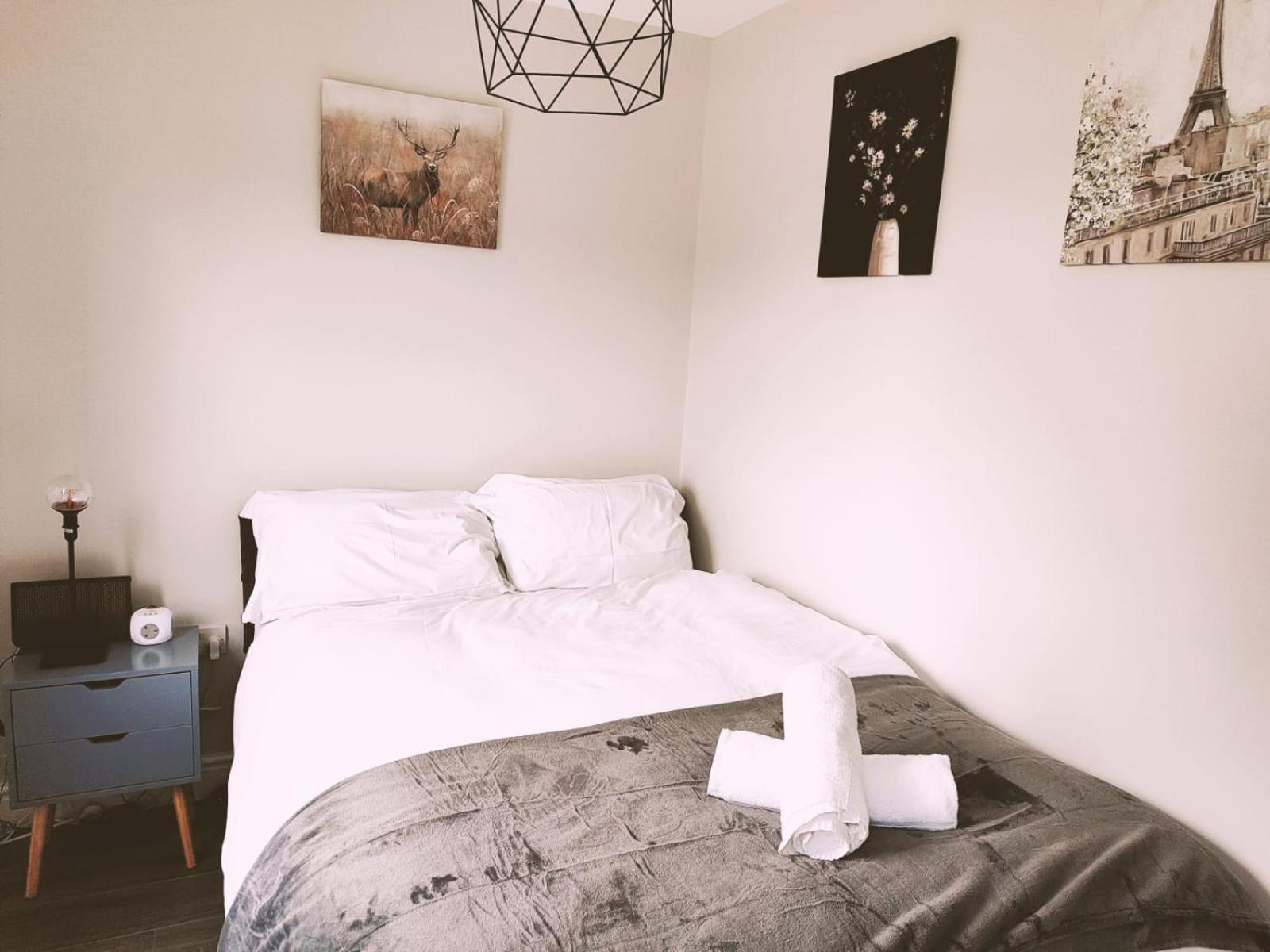 Сasa de vacaciones Large 3 Bedroom Home, 3 Bathrooms, Free Parking, Fast Wifi *